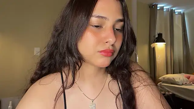 Snapshot of xSelena chatting on February 22, 2026, 8:40 pm xSelena online show from February 22, 2026, 8:40 pm