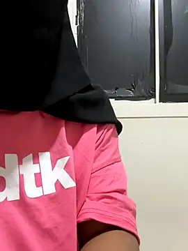 Snapshot of Submissive_Arab chatting on October 6, 2025, 5:21 pm Submissive Arab online show from October 6, 2025, 5:21 pm