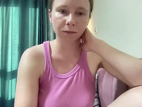 SweetLucy96 online show from October 27, 2025, 1:04 pm