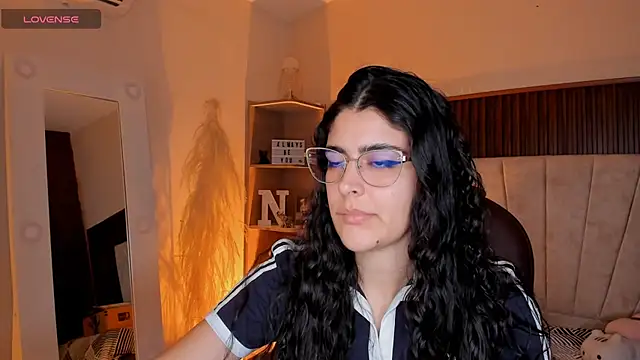 Snapshot of _Niah_ chatting on February 3, 2026, 9:09 pm Niah online show from February 3, 2026, 9:09 pm