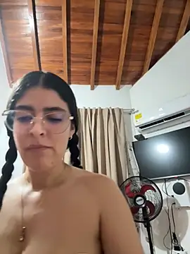 Snapshot of _Niah_ chatting on February 8, 2026, 2:04 am Niah online show from February 8, 2026, 2:04 am