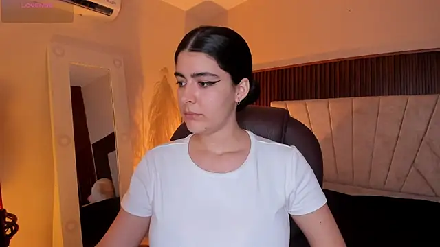  Niah  online show from March 26, 2026, 8:58 pm