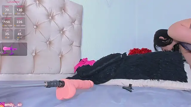 emily campbell  online show from March 19, 2026, 3:38 pm