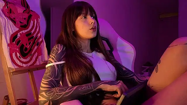 Snapshot of goddess_vee_ chatting on February 24, 2026, 3:48 am goddess vee online show from February 24, 2026, 3:48 am