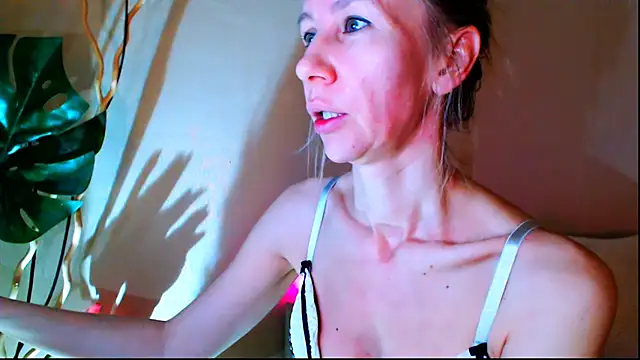 OLIVIA CANDY online show from March 14, 2025, 4:21 am