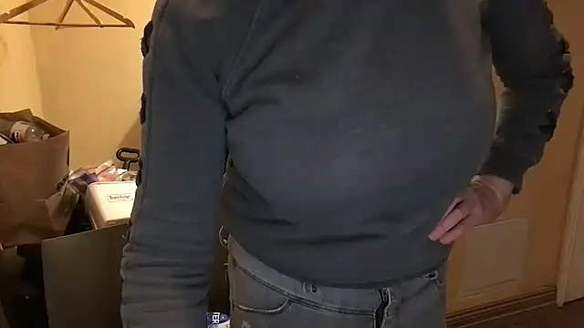 Snapshot of carolineford chatting on May 24, 2026, 8:03 pm carolineford online show from May 24, 2026, 8:03 pm