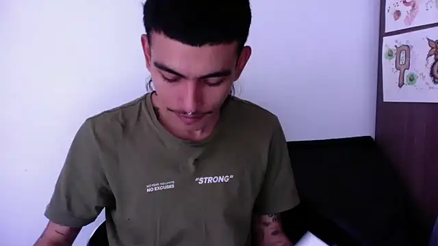 sorry-mom69 online show from October 1, 2025, 8:04 pm