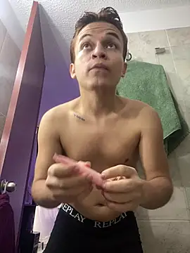 Snapshot of Leon_Wild chatting on March 27, 2026, 10:20 pm Leon Wild online show from March 27, 2026, 10:20 pm