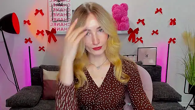 bella  rose online show from February 18, 2025, 1:11 pm