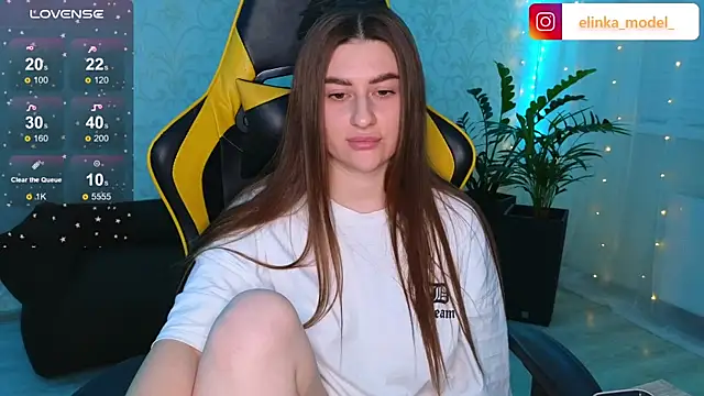 Snapshot of Elishka_ chatting on December 3, 2024, 8:50 pm Elishka  online show from December 3, 2024, 8:50 pm