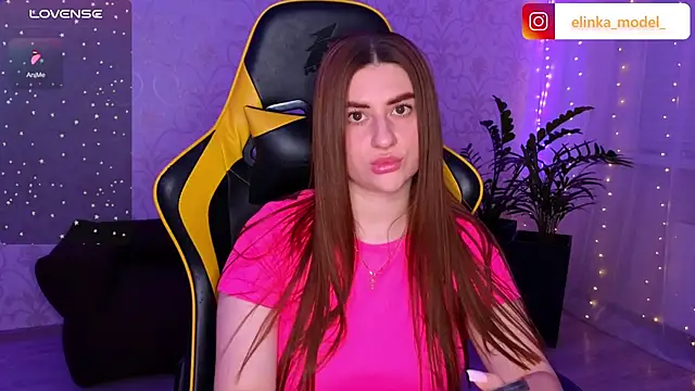 Snapshot of Elishka_ chatting on December 7, 2024, 7:32 pm Elishka  online show from December 7, 2024, 7:32 pm