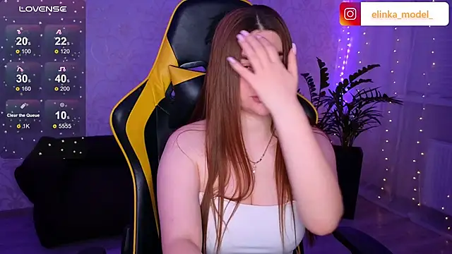 Snapshot of Elishka_ chatting on December 8, 2024, 8:04 pm Elishka  online show from December 8, 2024, 8:04 pm