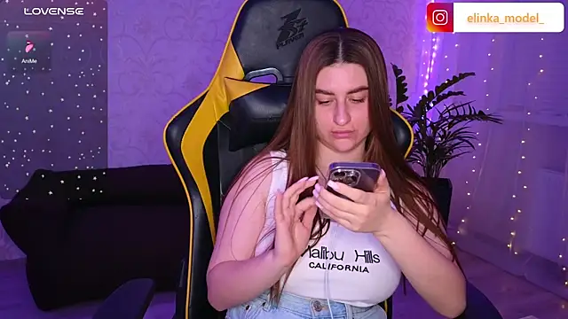 Snapshot of Elishka_ chatting on December 9, 2024, 8:44 pm Elishka  online show from December 9, 2024, 8:44 pm