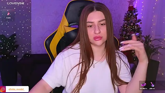 Snapshot of Elishka_ chatting on December 19, 2024, 6:34 pm Elishka  online show from December 19, 2024, 6:34 pm