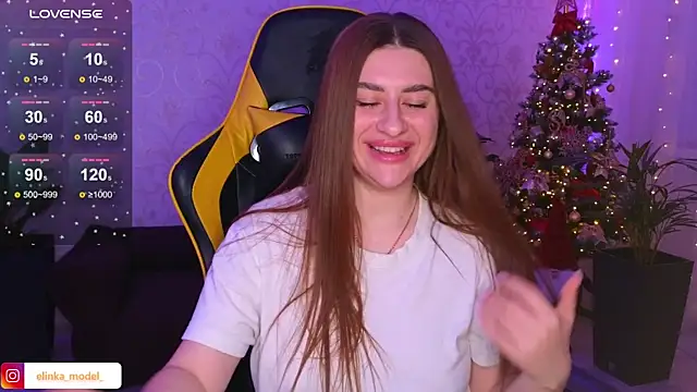 Snapshot of Elishka_ chatting on December 19, 2024, 9:38 pm Elishka  online show from December 19, 2024, 9:38 pm