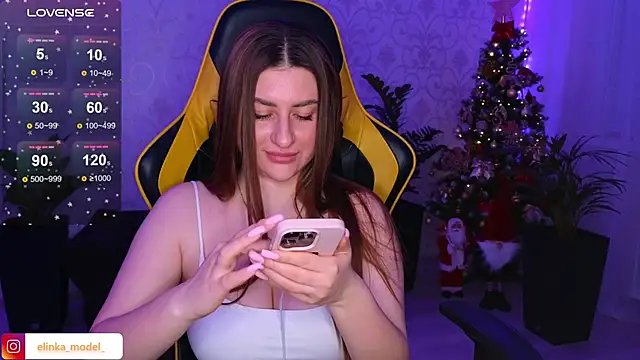 Snapshot of Elishka_ chatting on January 1, 2025, 5:44 pm Elishka  online show from January 1, 2025, 5:44 pm