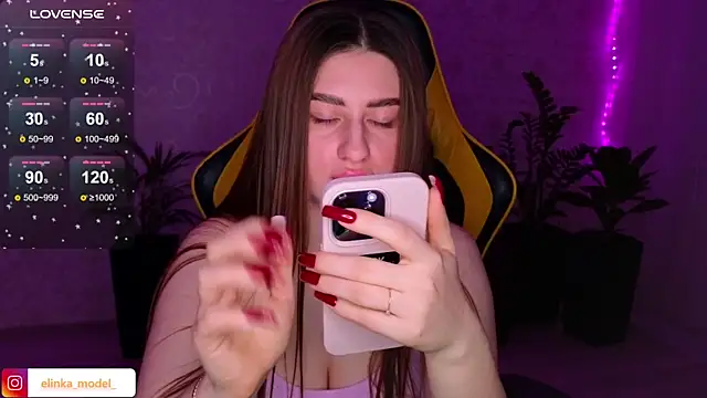 Snapshot of Elishka_ chatting on February 8, 2025, 4:04 pm Elishka  online show from February 8, 2025, 4:04 pm