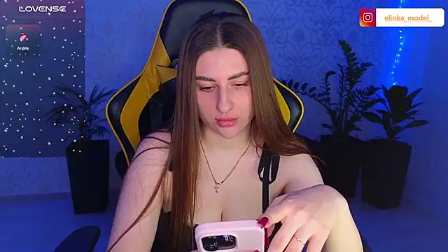 Snapshot of Elishka_ chatting on February 19, 2025, 4:33 pm Elishka  online show from February 19, 2025, 4:33 pm