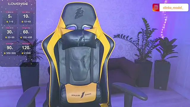 Snapshot of Elishka_ chatting on February 23, 2025, 6:56 pm Elishka  online show from February 23, 2025, 6:56 pm