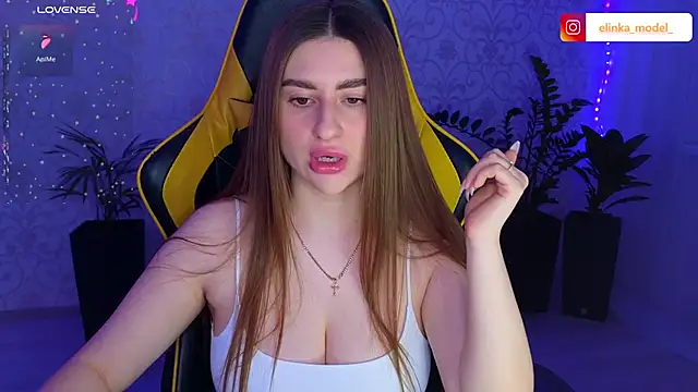 Snapshot of Elishka_ chatting on March 5, 2025, 4:35 pm Elishka  online show from March 5, 2025, 4:35 pm