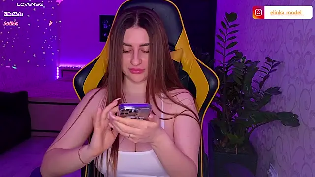 Snapshot of Elishka_ chatting on March 16, 2025, 4:34 pm Elishka  online show from March 16, 2025, 4:34 pm