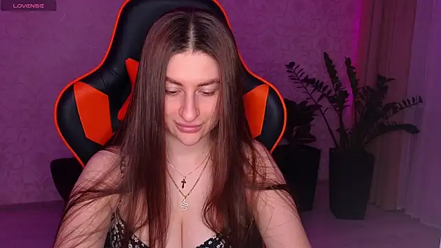 Snapshot of Elishka_ chatting on September 21, 2025, 8:43 pm Elishka  online show from September 21, 2025, 8:43 pm