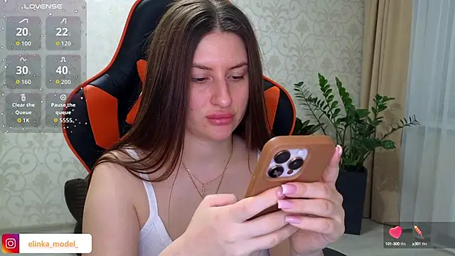 Snapshot of Elishka_ chatting on October 2, 2025, 7:21 pm Elishka  online show from October 2, 2025, 7:21 pm