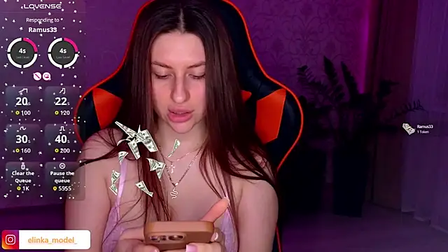 Snapshot of Elishka_ chatting on October 4, 2025, 7:01 pm Elishka  online show from October 4, 2025, 7:01 pm