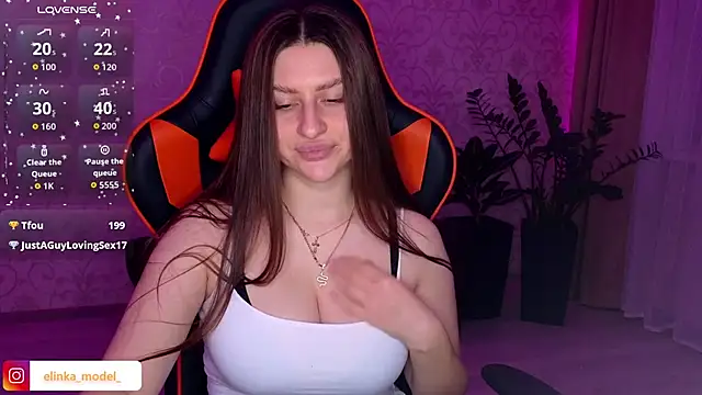 Snapshot of Elishka_ chatting on October 6, 2025, 7:11 pm Elishka  online show from October 6, 2025, 7:11 pm