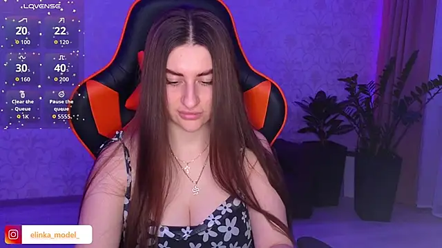 Snapshot of Elishka_ chatting on October 17, 2025, 7:49 pm Elishka  online show from October 17, 2025, 7:49 pm