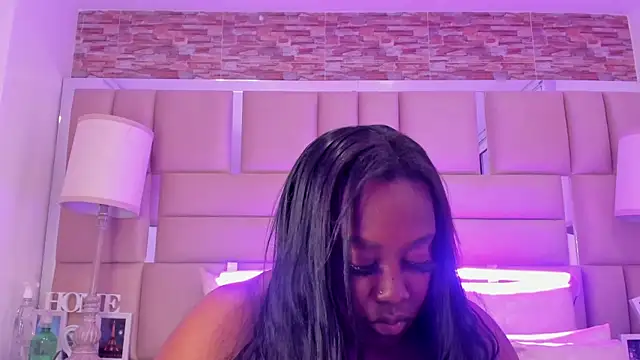 ShaniaBrownn online show from November 12, 2025, 7:46 pm