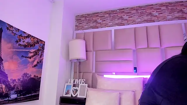 ShaniaBrownn online show from February 4, 2026, 8:14 pm