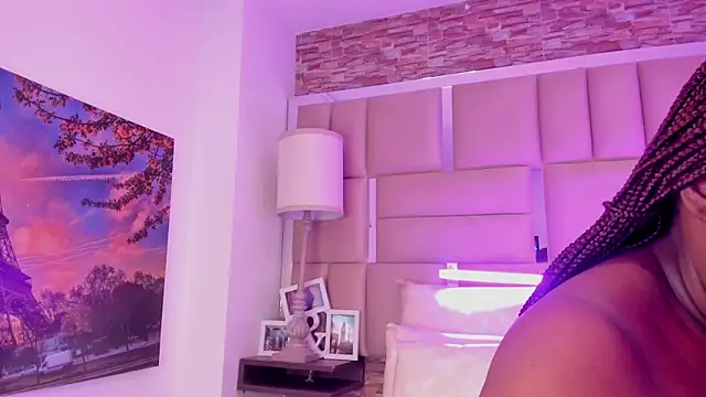 ShaniaBrownn online show from March 26, 2026, 6:24 pm