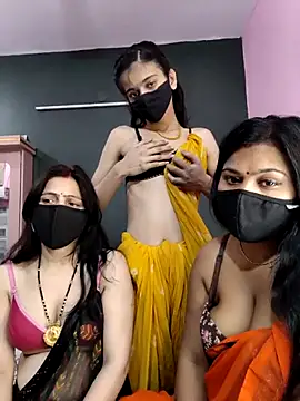 Snapshot of cutee__crazy chatting on May 1, 2026, 2:21 pm cutee crazy online show from May 1, 2026, 2:21 pm
