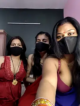 Snapshot of cutee__crazy chatting on May 4, 2026, 2:35 pm cutee crazy online show from May 4, 2026, 2:35 pm