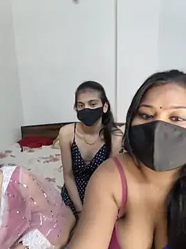 Snapshot of cutee__crazy chatting on May 29, 2026, 2:15 pm cutee crazy online show from May 29, 2026, 2:15 pm