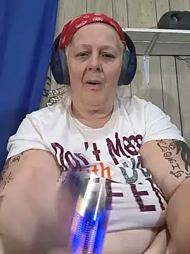 Snapshot of DavisDesires chatting on July 29, 2026, 12:58 pm DavisDesires online show from July 29, 2026, 12:58 pm