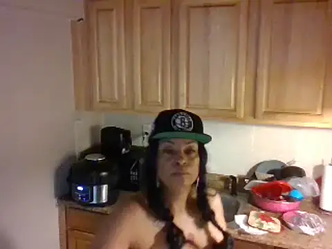 Snapshot of MSweetLindaParks chatting on January 12, 2025, 6:27 pm MSweetLindaParks online show from January 12, 2025, 6:27 pm