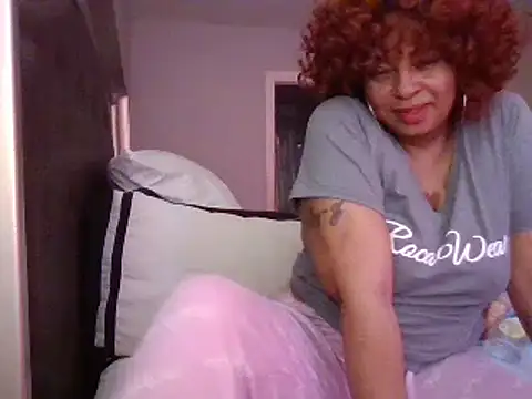 Snapshot of MSweetLindaParks chatting on January 13, 2025, 12:35 pm MSweetLindaParks online show from January 13, 2025, 12:35 pm