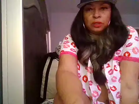 Snapshot of MSweetLindaParks chatting on February 2, 2025, 7:25 pm MSweetLindaParks online show from February 2, 2025, 7:25 pm
