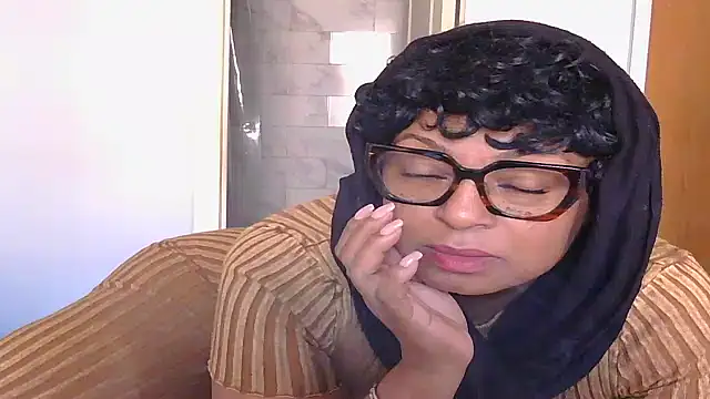 Snapshot of MSweetLindaParks chatting on October 3, 2025, 6:27 pm MSweetLindaParks online show from October 3, 2025, 6:27 pm