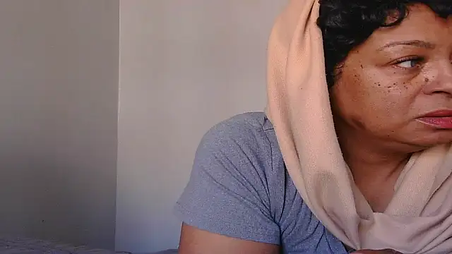 Snapshot of MSweetLindaParks chatting on October 17, 2025, 6:54 pm MSweetLindaParks online show from October 17, 2025, 6:54 pm