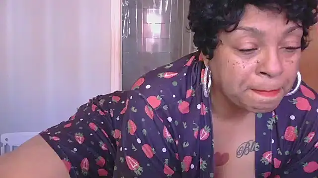 MSweetLindaParks online show from December 3, 2025, 7:01 pm