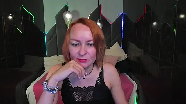 Snapshot of NikaGentle chatting on October 3, 2025, 5:37 am NikaGentle online show from October 3, 2025, 5:37 am