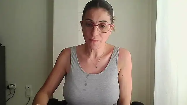 Sanada hot online show from November 3, 2025, 10:16 am