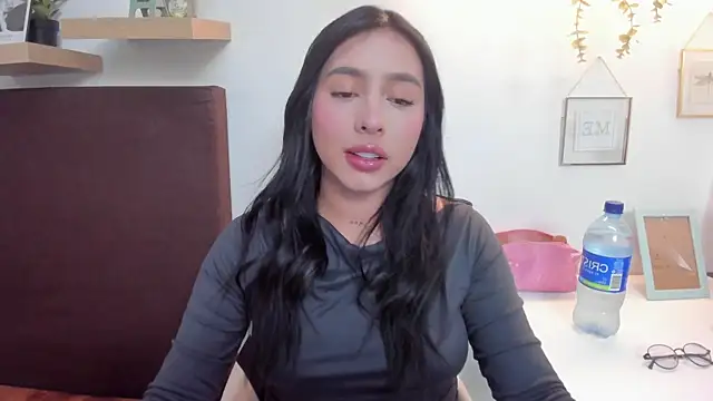 isabella jade online show from February 5, 2025, 7:20 pm