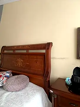 isabella jade online show from October 16, 2025, 1:45 pm