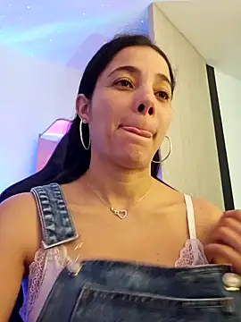 Snapshot of miaeyes chatting on January 4, 2025, 2:14 pm miaeyes online show from January 4, 2025, 2:14 pm