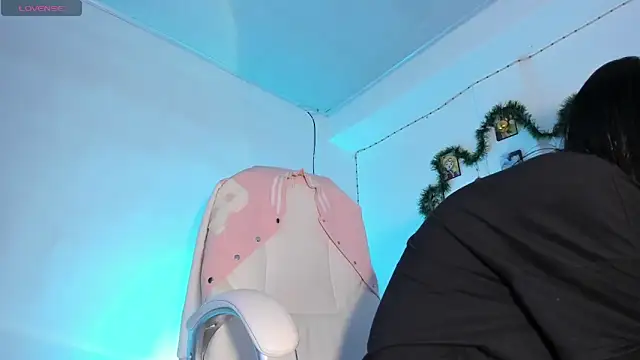 Snapshot of ineedmydaddy_ chatting on December 10, 2024, 1:11 am ineedmydaddy online show from December 10, 2024, 1:11 am