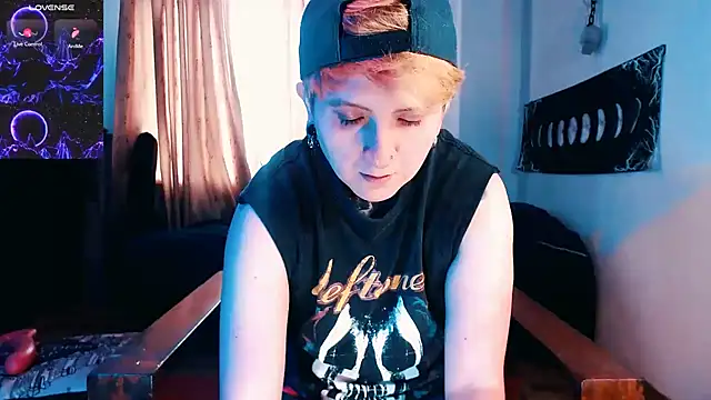 Marieblueeyes online show from November 28, 2025, 3:58 pm